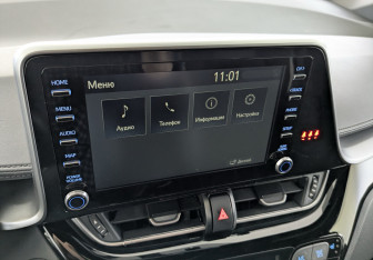 Подержанный автомобиль Toyota C-HR 2021 года (26 фото)