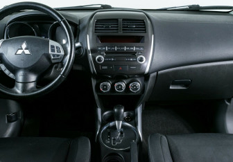Подержанный автомобиль Mitsubishi ASX 2012 года (7 фото)