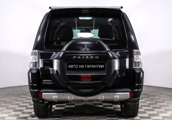 Подержанный автомобиль Mitsubishi Pajero 2018 года (4 фото)