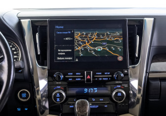 Подержанный автомобиль Toyota Alphard 2020 года (17 фото)