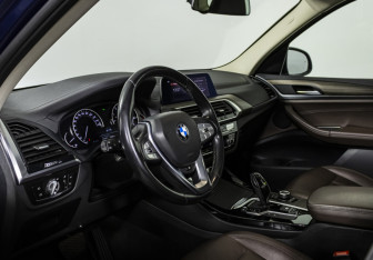 Подержанный автомобиль BMW X3 2020 года (10 фото)