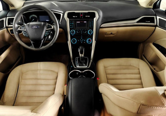 Подержанный автомобиль Ford Fusion (North America) 2015 года (9 фото)