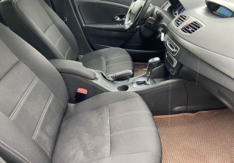 Подержанный автомобиль Renault Fluence 2013 года (9 фото)