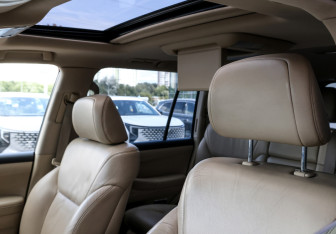 Подержанный автомобиль Lexus LX 2008 года (23 фото)
