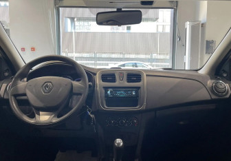Подержанный автомобиль Renault Logan Sedan 2018 года (11 фото)
