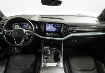 Подержанный автомобиль Volkswagen Touareg 2021 года (13 фото)