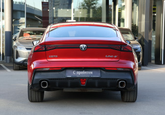 Подержанный автомобиль Changan UNI-V 2023 года (6 фото)