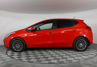 Подержанный автомобиль Kia Ceed Hatchback 2015 года (8 фото)