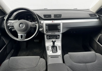Подержанный автомобиль Volkswagen Passat Sedan 2010 года (9 фото)