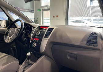 Подержанный автомобиль Kia Venga 2012 года (10 фото)
