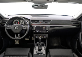 Подержанный автомобиль Skoda Superb Liftback 2016 года (14 фото)