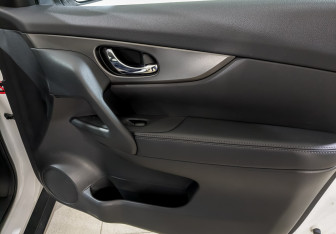 Подержанный автомобиль Nissan X-Trail 2015 года (23 фото)