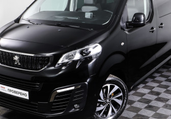 Подержанный автомобиль Peugeot Traveller 2020 года (29 фото)