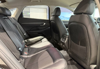 Подержанный автомобиль Hyundai Sonata 2020 года (12 фото)