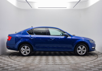 Подержанный автомобиль Skoda Octavia Liftback 2020 года (6 фото)