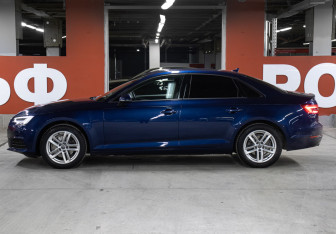 Подержанный автомобиль Audi A4 Sedan 2017 года (8 фото)