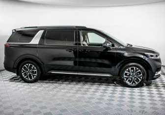 Подержанный автомобиль Kia Carnival 2021 года (4 фото)