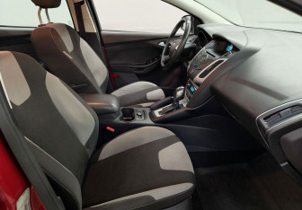 Подержанный автомобиль Ford Focus Sedan 2013 года (10 фото)