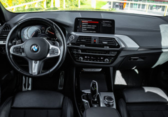 Подержанный автомобиль BMW X3 2018 года (10 фото)