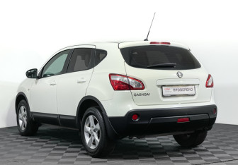 Подержанный автомобиль Nissan Qashqai 2010 года (7 фото)