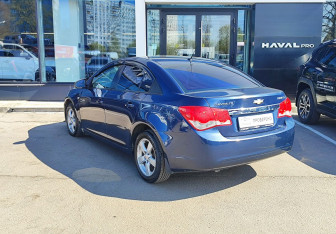 Подержанный автомобиль Chevrolet Cruze Sedan 2011 года (7 фото)