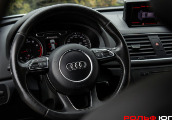 Подержанный автомобиль Audi Q3 2012 года (11 фото)