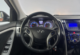 Подержанный автомобиль Hyundai i30 Hatchback 2012 года (17 фото)