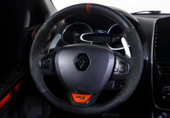 Подержанный автомобиль Renault Clio RS 2014 года (13 фото)