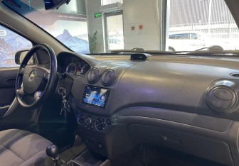 Подержанный автомобиль Chevrolet Aveo Sedan 2006 года (10 фото)