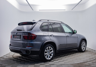 Подержанный автомобиль BMW X5 2011 года (5 фото)