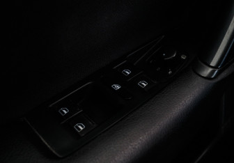 Подержанный автомобиль Volkswagen Passat Sedan 2011 года (12 фото)