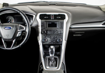 Подержанный автомобиль Ford Mondeo Sedan 2016 года (10 фото)