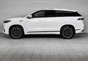 Подержанный автомобиль Jaecoo J8 2024 года (8 фото)