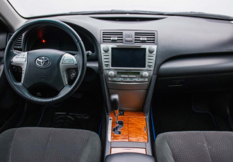 Подержанный автомобиль Toyota Camry Sedan 2010 года (15 фото)