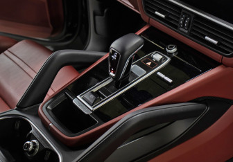 Подержанный автомобиль Porsche Cayenne 2018 года (18 фото)