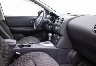 Подержанный автомобиль Nissan Qashqai 2008 года (9 фото)