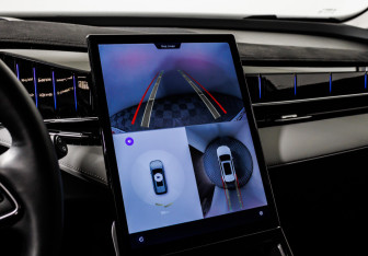 Подержанный автомобиль Geely Atlas 2024 года (14 фото)