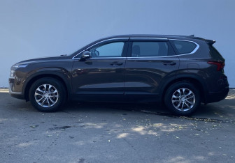 Подержанный автомобиль Hyundai Santa Fe 2022 года (8 фото)