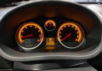 Подержанный автомобиль Opel Corsa 2008 года (14 фото)