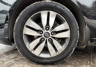 Подержанный автомобиль Kia Cerato Sedan 2012 года (9 фото)