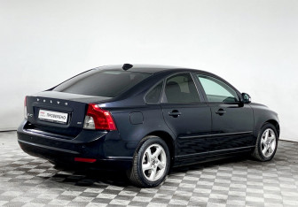Подержанный автомобиль Volvo S40 2010 года (5 фото)