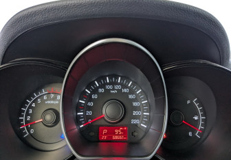 Подержанный автомобиль Kia Rio Sedan 2017 года (14 фото)