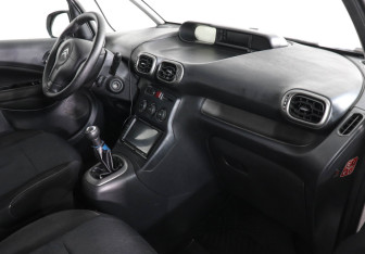 Подержанный автомобиль Citroen C3 Picasso 2010 года (10 фото)