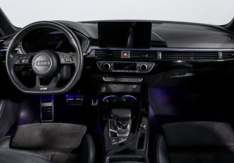 Подержанный автомобиль Audi A4 Sedan 2020 года (12 фото)