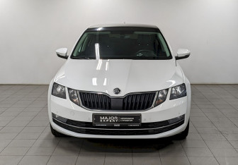 Подержанный автомобиль Skoda Octavia Liftback 2019 года (2 фото)