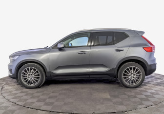 Подержанный автомобиль Volvo XC40 2018 года (8 фото)