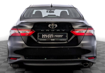 Подержанный автомобиль Toyota Camry Sedan 2021 года (6 фото)