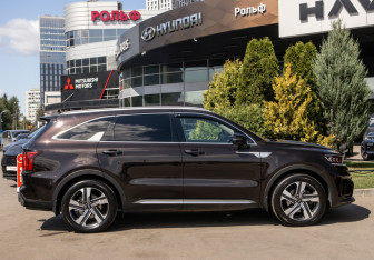 Подержанный автомобиль Kia Sorento 2021 года (3 фото)