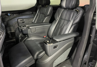 Подержанный автомобиль Zeekr 009 2023 года (10 фото)