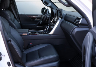 Подержанный автомобиль Lexus LX 2022 года (11 фото)